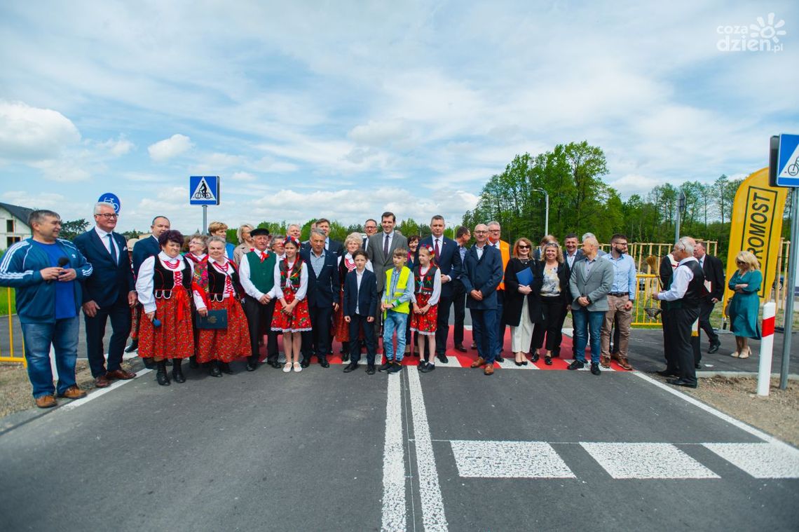 Droga Wojciechów - Kozłów - Rajec Szlachecki oficjalnie otwarta Droga Wojciechów - Kozłów - Rajec Szlachecki oficjalnie otwarta