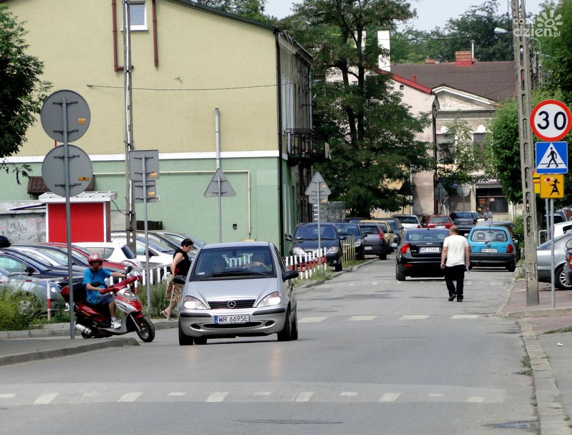 Drogowcy zamykają ulicę Dzierzkowską Drogowcy zamykają ulicę Dzierzkowską