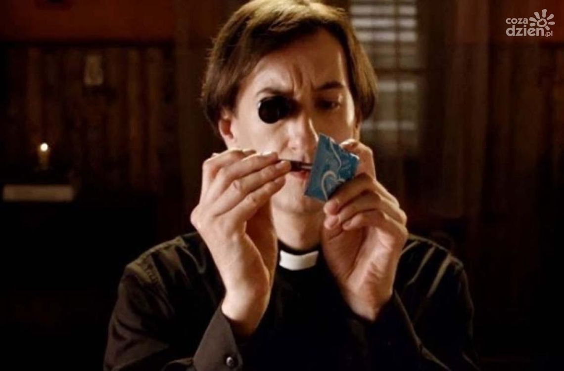 Duchowni i kondomy, czyli "Ojciec Szpiler" w Kinie Konesera