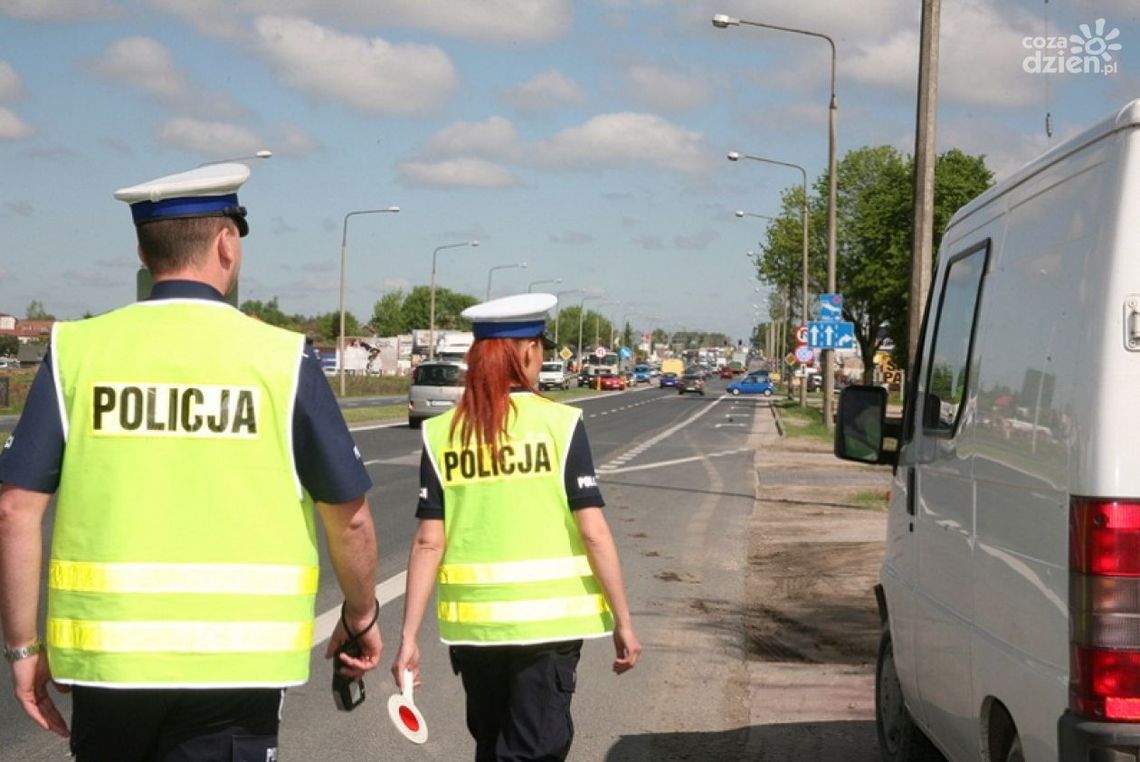 Dwa groźne wypadki, 39 kolizji i mnóstwo pijanych kierowców