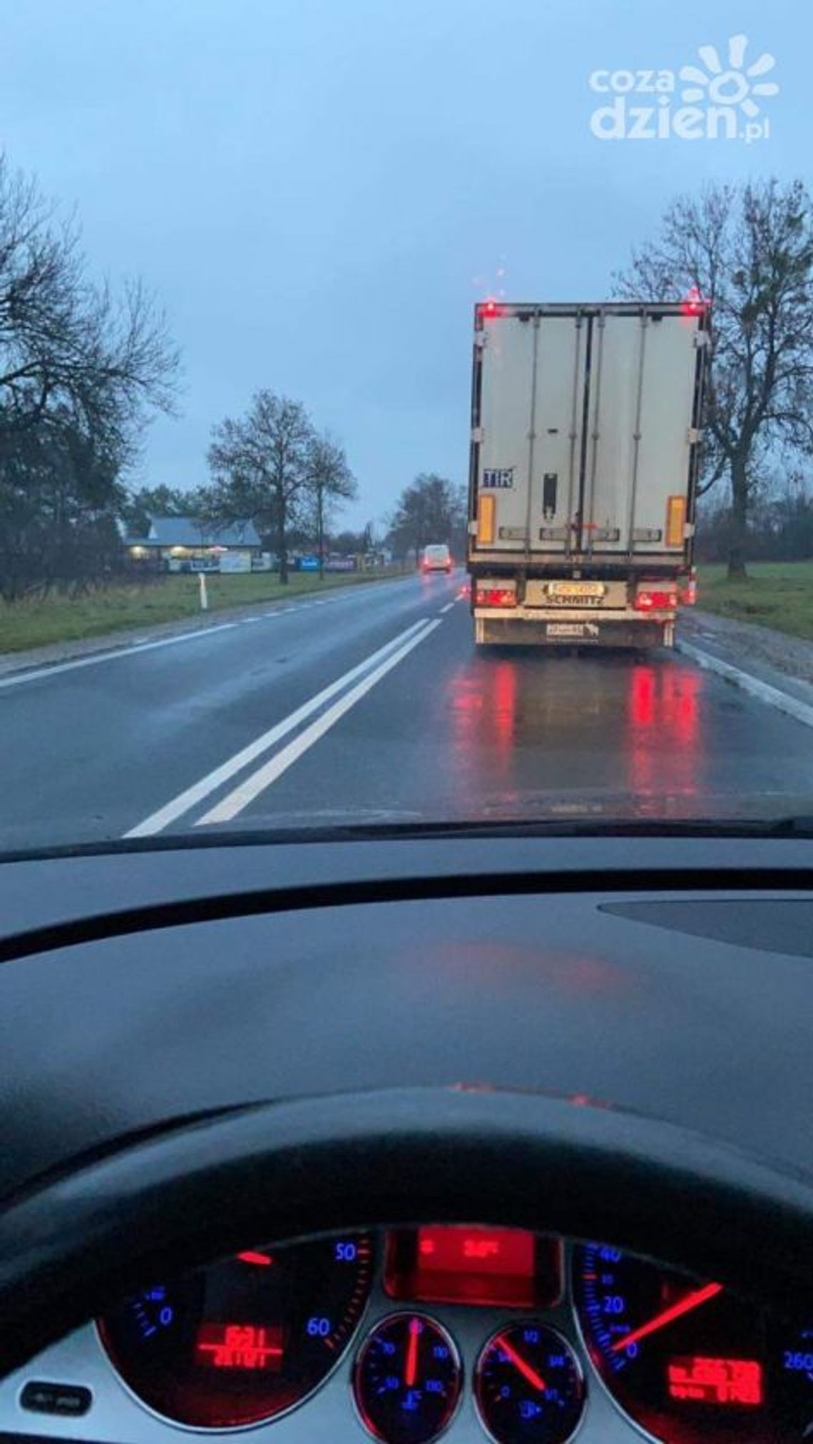 Dwa potrącenia i czołówka. Cztery osoby w szpitalu