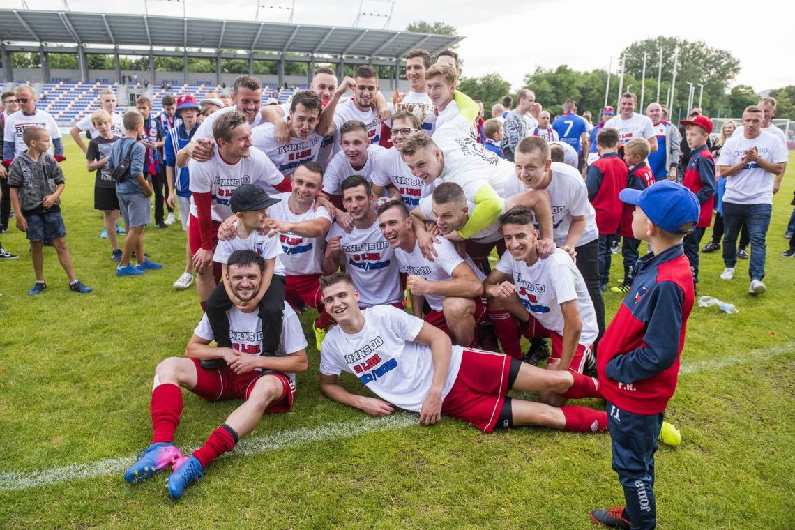 Dwóch piłkarzy opuszcza Broń