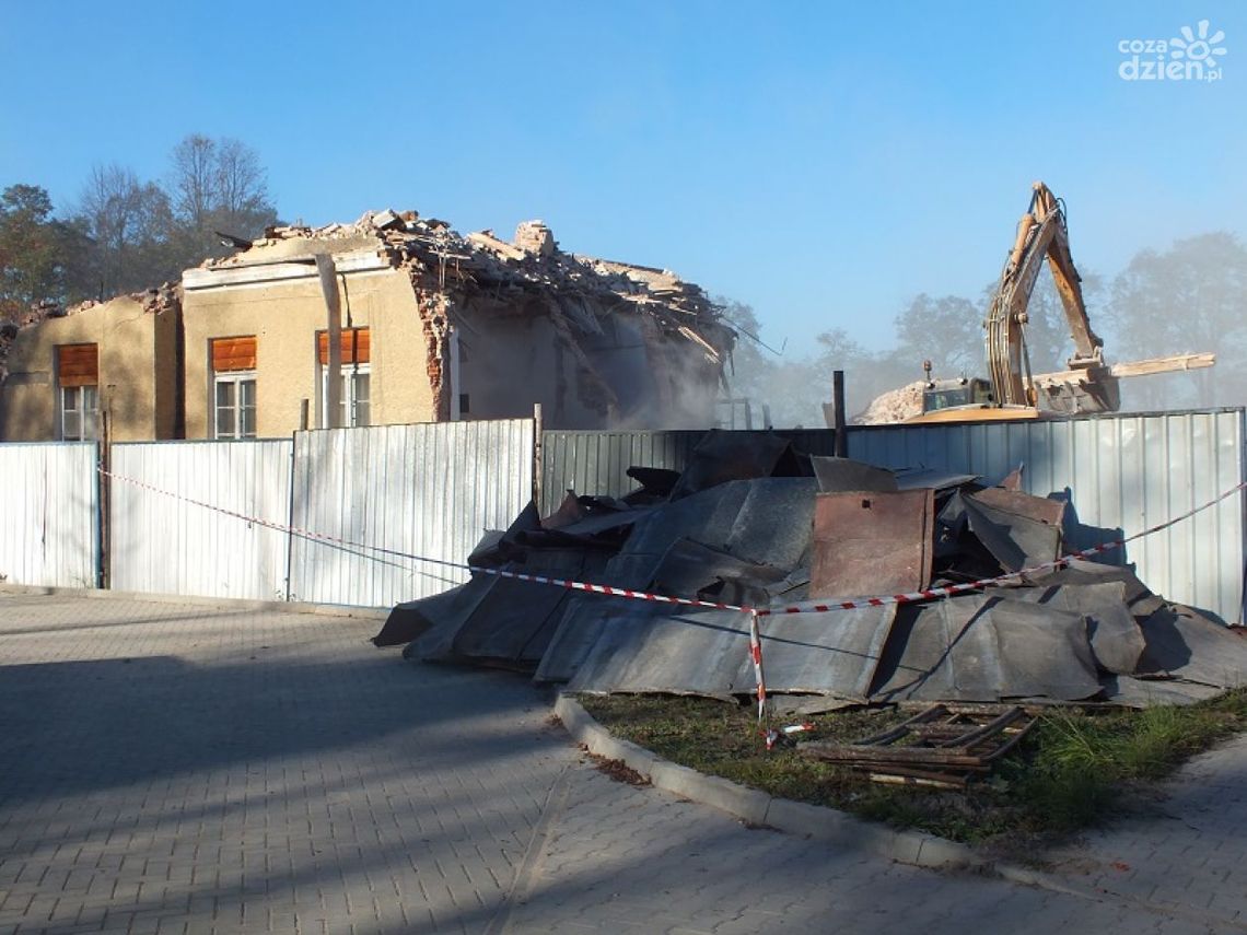 Dworek zburzony zgodnie z przepisami? Dworek zburzony zgodnie z przepisami?
