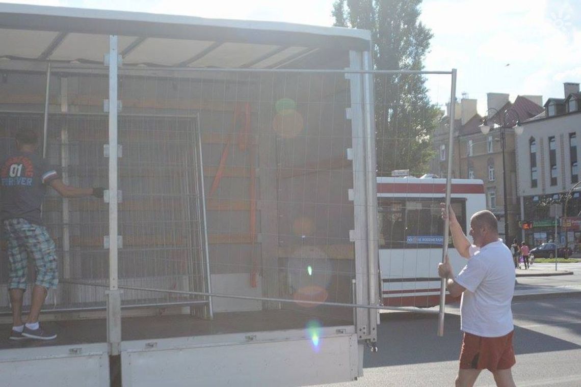 Dworzec PKP. Znika ogrodzenie na parkingu