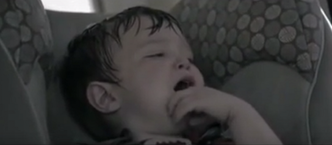 Dwulatek zatrzaśnięty w samochodzie