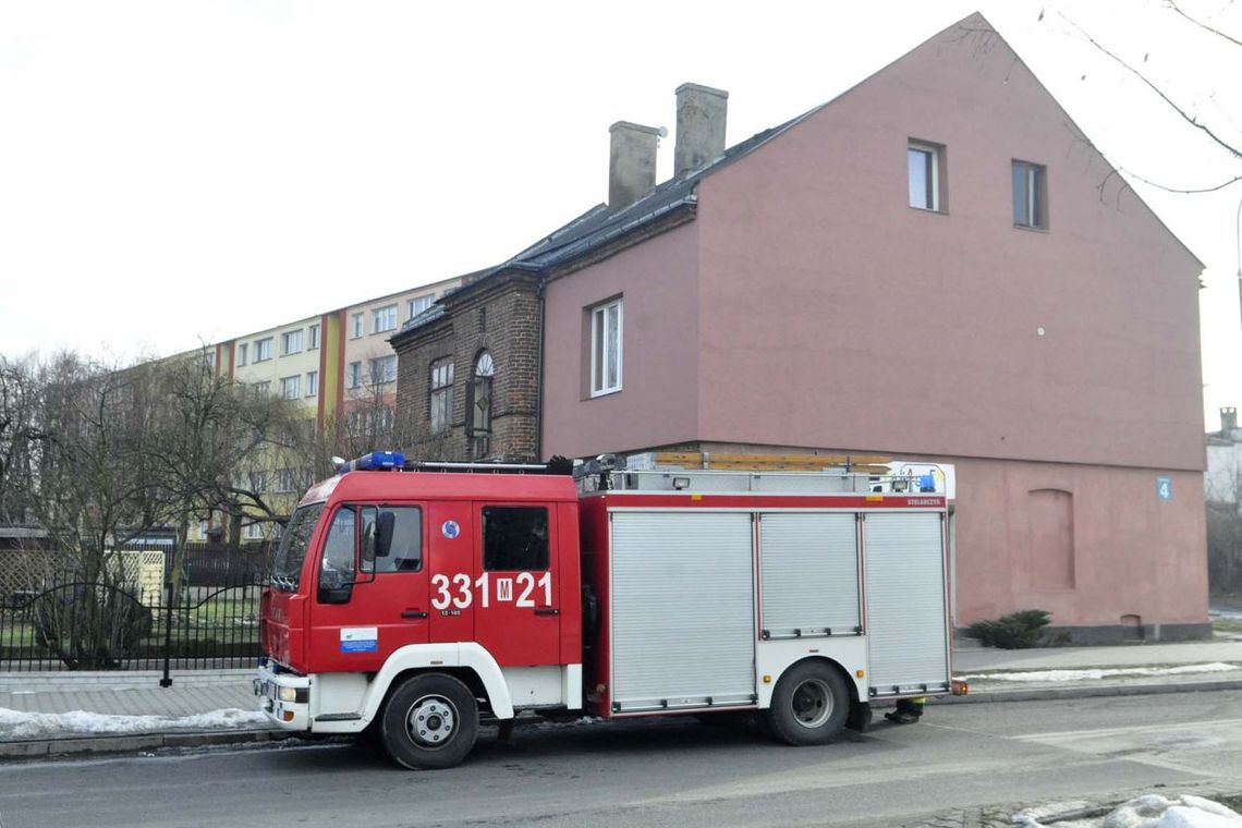 Dym na poddaszu kamienicy przy ulicy Chałubińskiego
