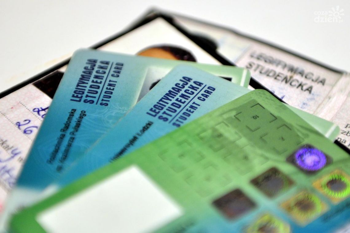 Dziekanaty zabierają legitymacje? Bezprawnie! Dziekanaty zabierają legitymacje? Bezprawnie!