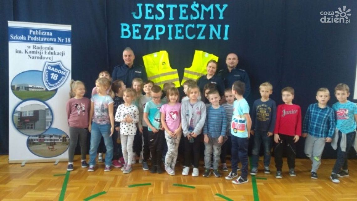 Dzielnicowi odwiedzili uczniów