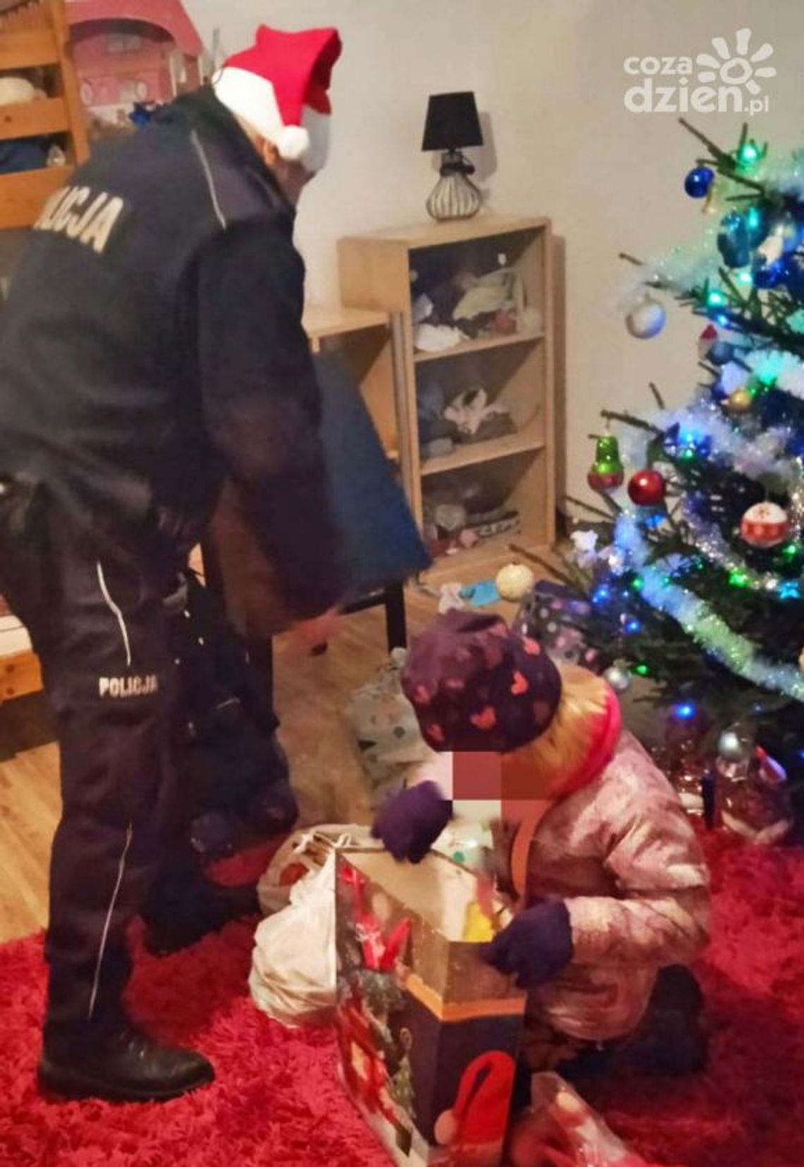 Dzielnicowy przygotował paczkę dla rodziny Dzielnicowy przygotował paczkę dla rodziny
