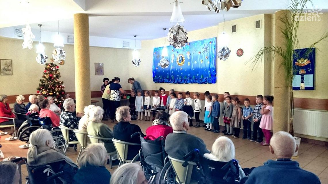 Dzień babci i dziadka w Domu Pod Złotym Dębem