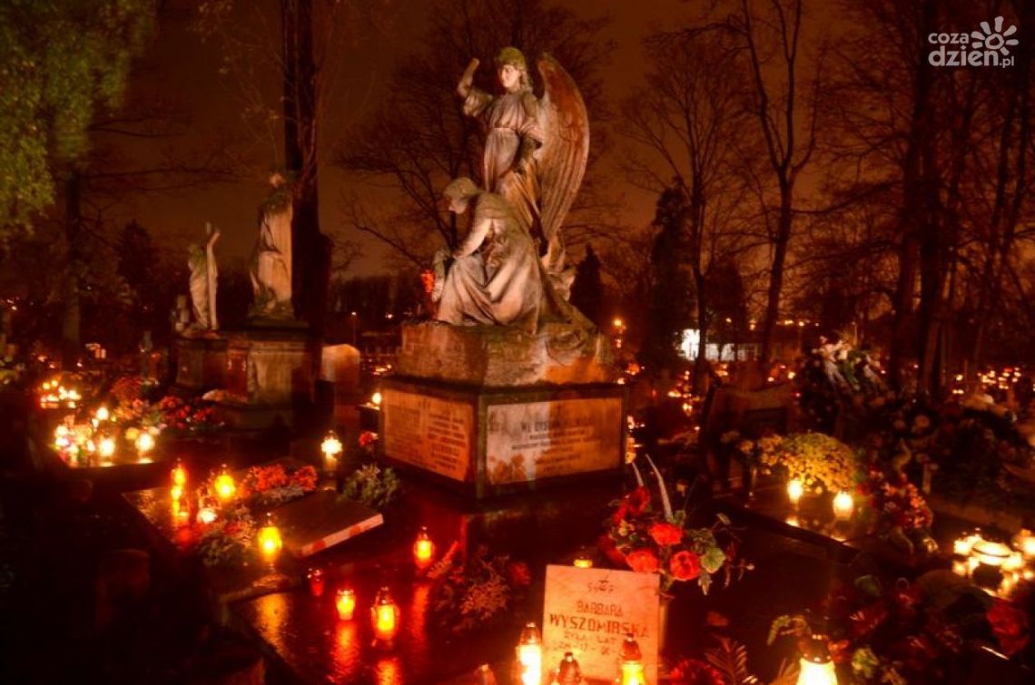 Dzień Wszystkich Świętych - ZDJĘCIA Dzień Wszystkich Świętych - ZDJĘCIA