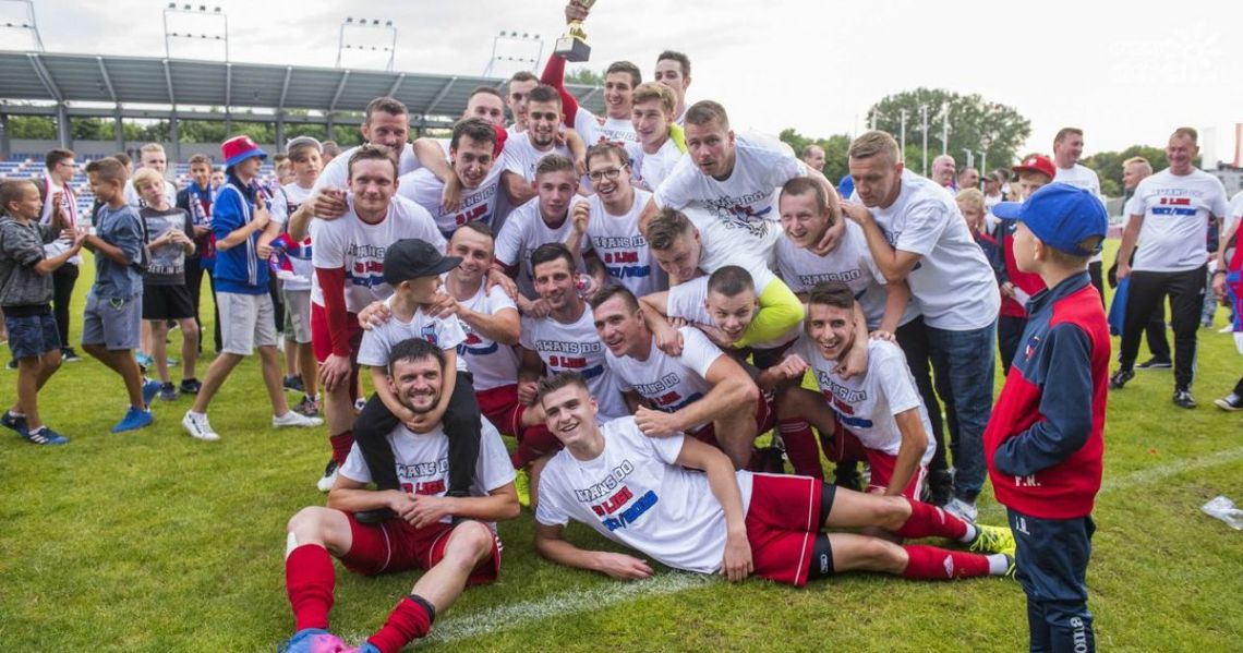 Dziewięć meczów Broni u siebie. Głównie w soboty