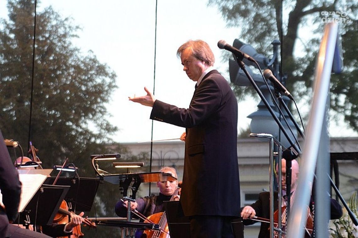 Dziewięciu kandydatów na dyrektora ROK