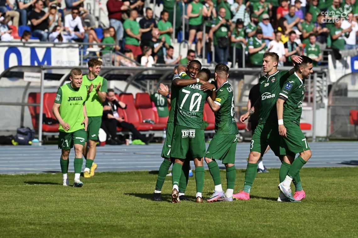 Efektowne pożegnanie Radomiaka Radom z kibicami. Zieloni pokonali Widzew Łódź!