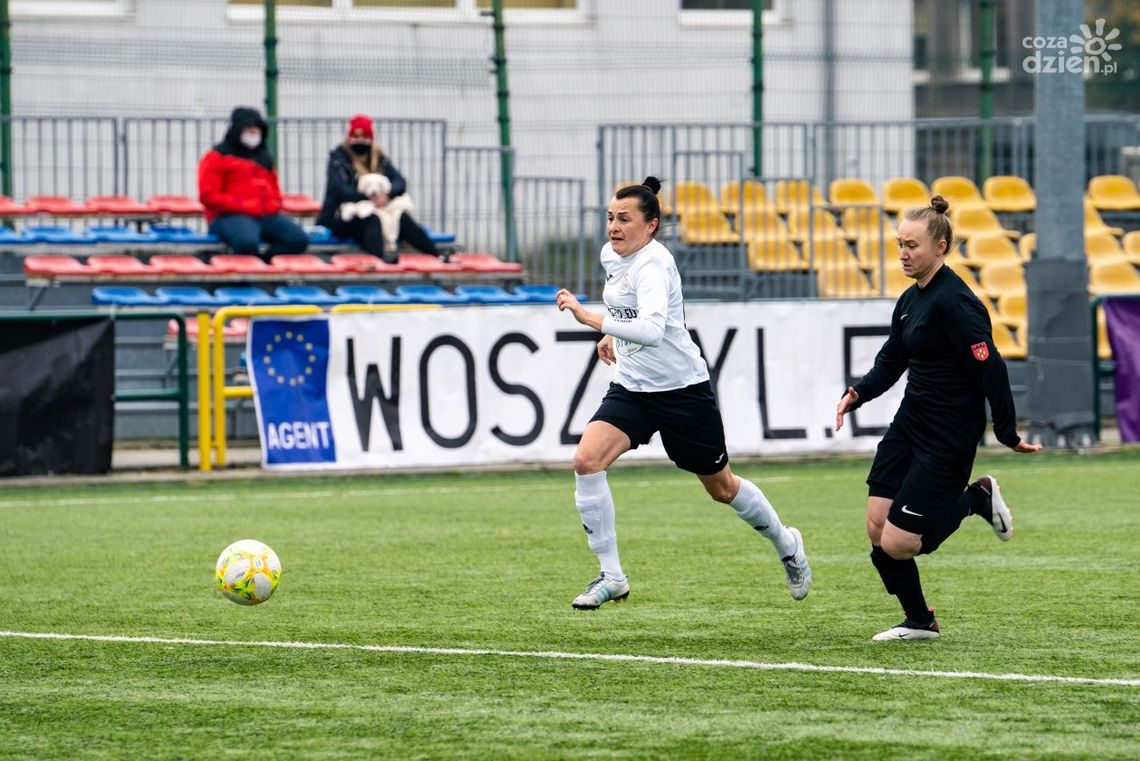 Efektowne wyjazdowe zwycięstwo piłkarek Efektowne wyjazdowe zwycięstwo piłkarek