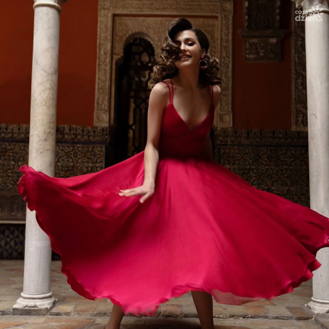 Ekskluzywne sukienki koktajlowe – kiedy i z czym je nosić? Ekskluzywne sukienki koktajlowe – kiedy i z czym je nosić?