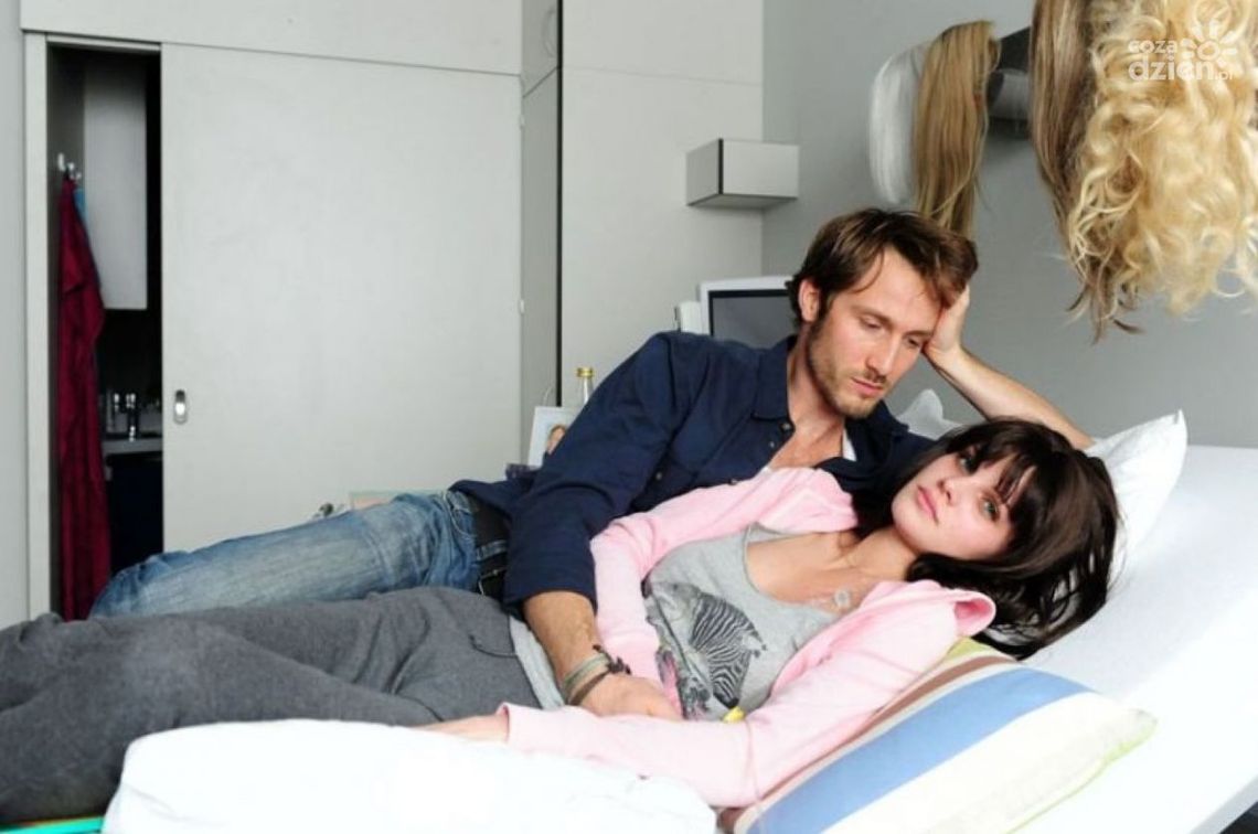 Elektrownia zaprasza na seans z blondynką