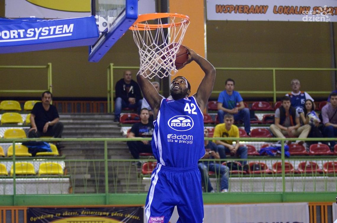 Elijah Johnson zostaje w Rosie!