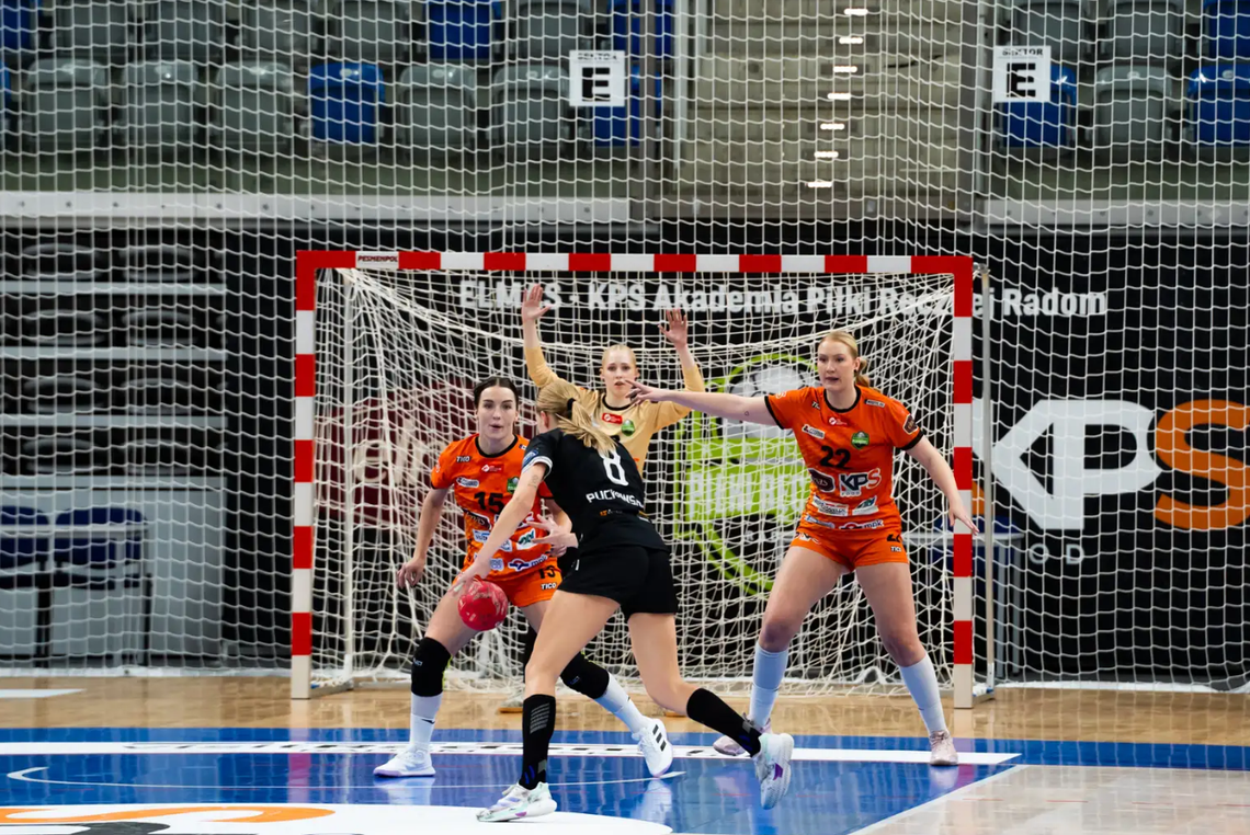 Elmas-KPS APR Radom pewnie wygrywa i utrzymuje pozycję lidera