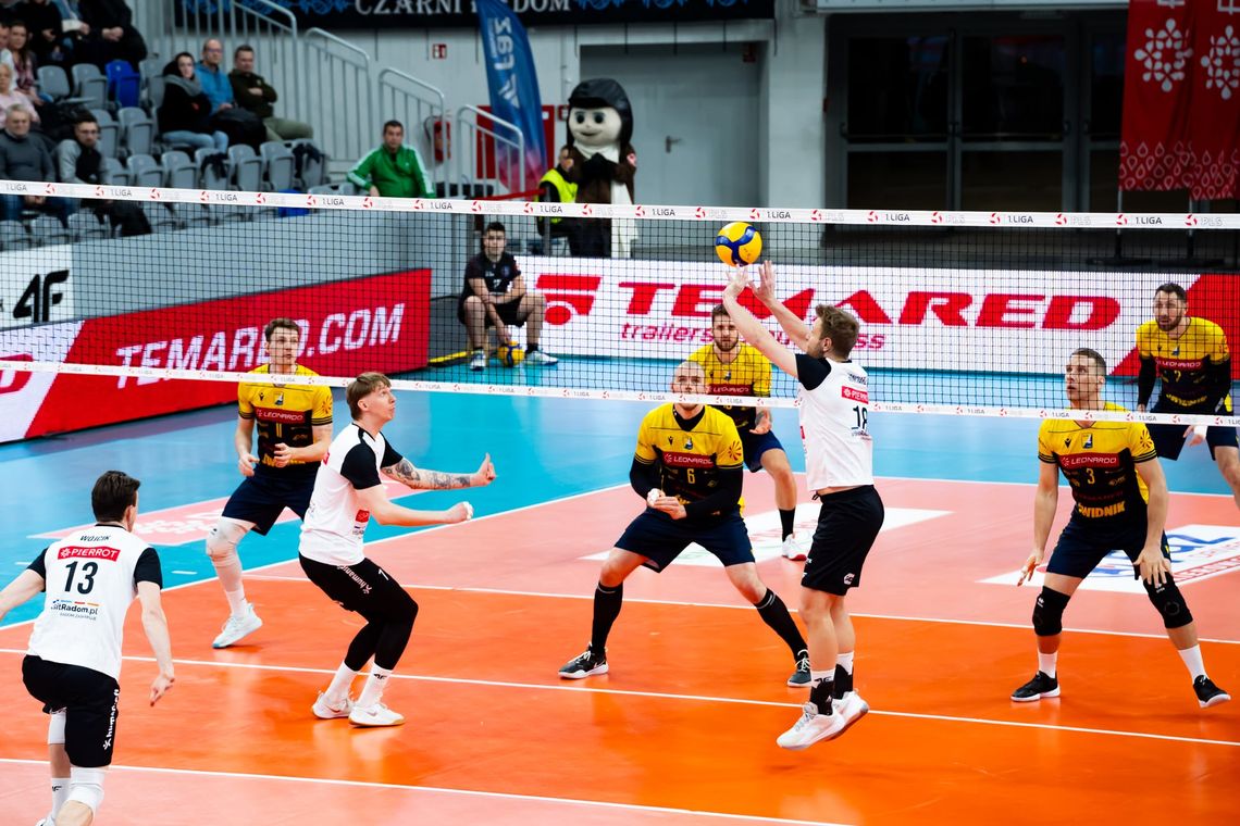 Emocje w Radomskim Centrum Sportu - Pierrot Czarni Radom po tie-breaku pokonali Avię Emocje w Radomskim Centrum Sportu - Pierrot Czarni Radom po tie-breaku pokonali Avię