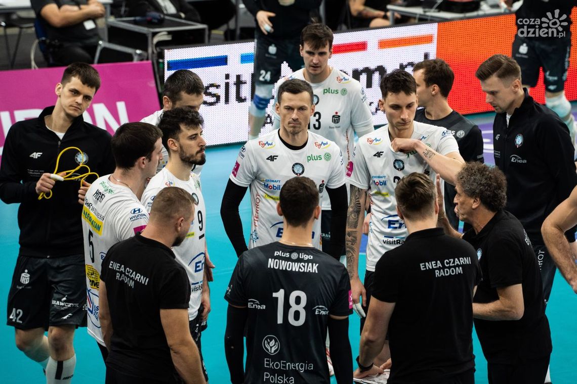 Enea Czarni Radom walczą o utrzymanie, Ślepsk Malow Suwałki o awans do play-off. W poniedziałek zagrają ze sobą w hali RCS