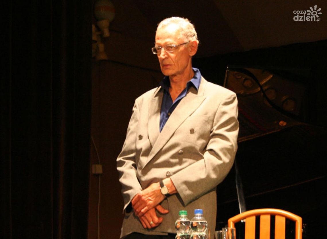 Eustachy Rylski o bezsensie życia i radomskich "Sportach"