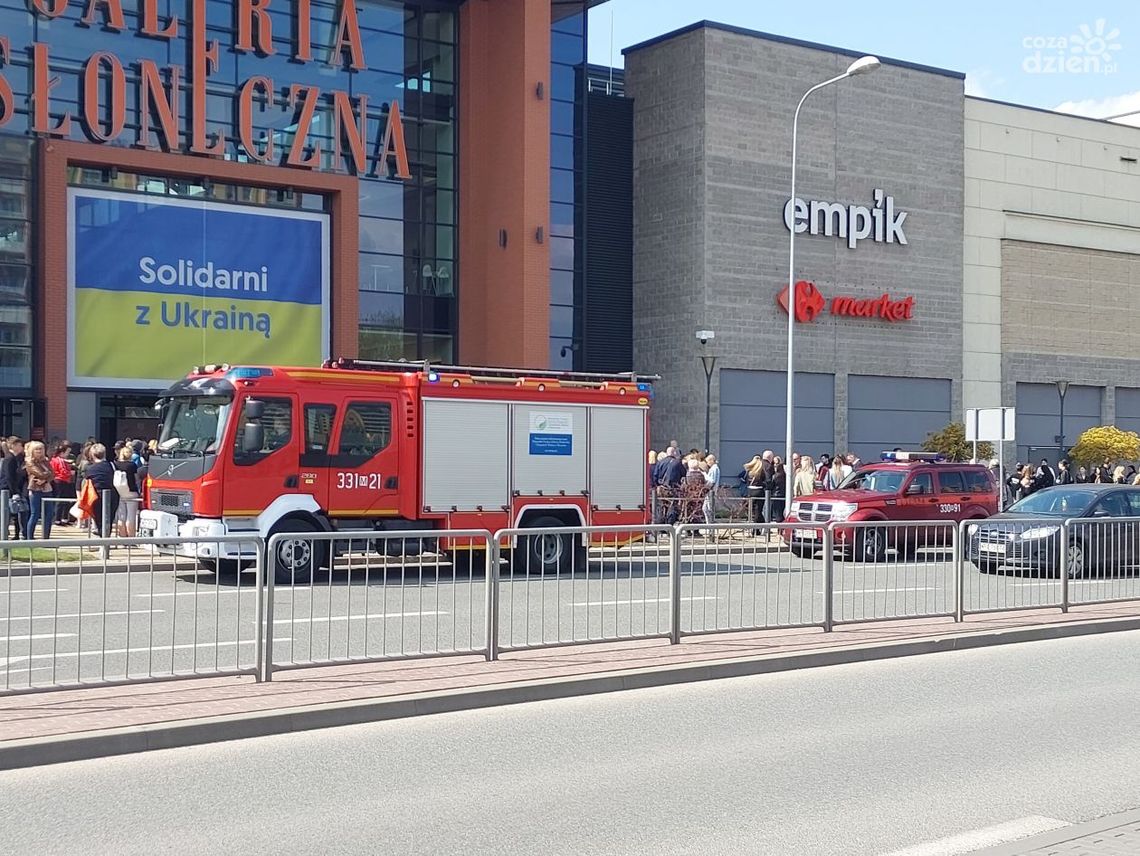 Ewakuacja w Galerii Słonecznej. Podejrzenie bomby