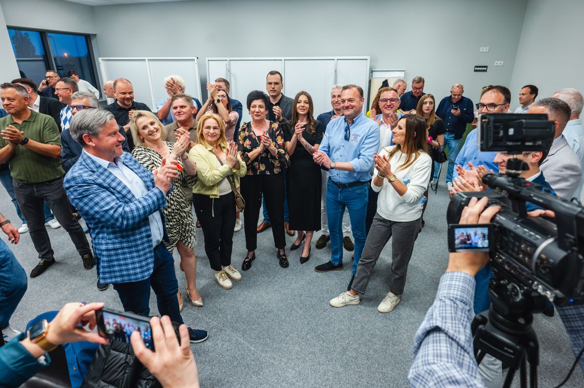 Exit Poll: Radość na wieczorze wyborczym Platformy Obywatelskiej Exit Poll: Radość na wieczorze wyborczym Platformy Obywatelskiej