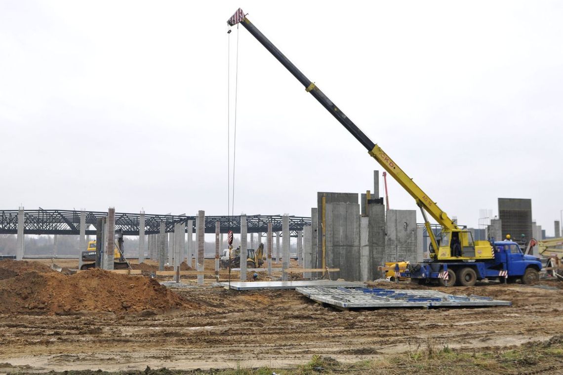 Fabryka Aplisens przy ulicy Hodowlanej pnie się w górę