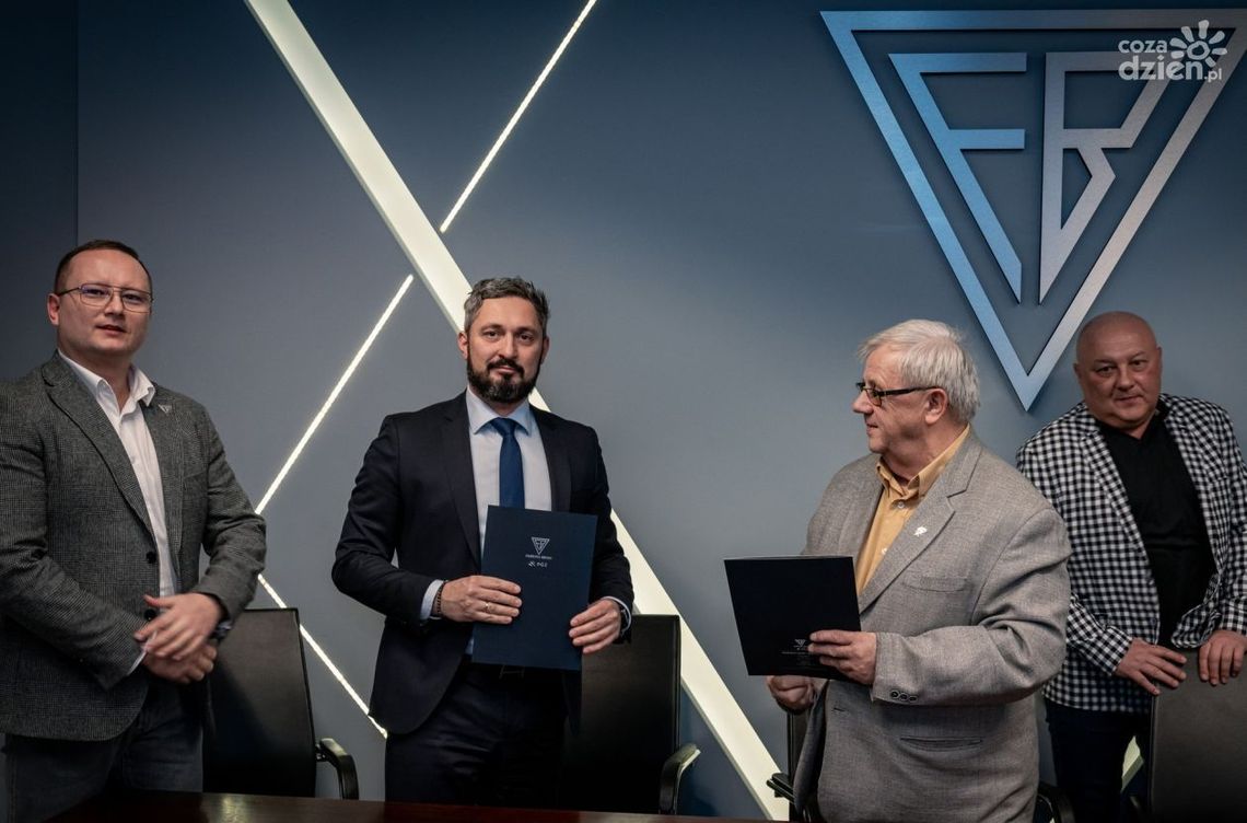 Fabryka Broni kontynuuje współpracę z trzecioligową Bronią Radom Fabryka Broni kontynuuje współpracę z trzecioligową Bronią Radom