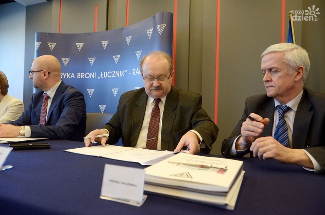 Fabryka Broni rozwija się i szuka pracowników