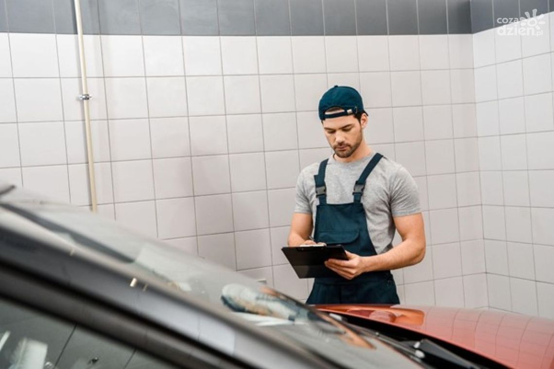 Fałszowanie przebiegów pojazdów: Rozumienie, Rozpoznawanie i Radzenie sobie z nieuczciwymi sprzedawcami