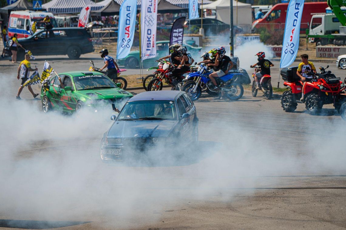 Family Drift w Jedlińsku połączył motoryzacyjne emocje z pomocą dla Dominika Graneckiego