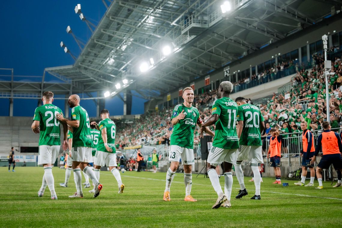 Festiwal strzelecki na inaugurację PKO BP Ekstraklasy! Radomiak Radom rozbił szczecińską Pogoń i jest liderem! Festiwal strzelecki na inaugurację PKO BP Ekstraklasy! Radomiak Radom rozbił szczecińską Pogoń i jest liderem!
