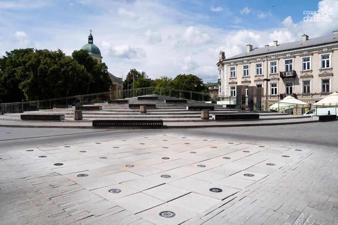 Fontanny na Żeromskiego. Dlaczego nie działają? Fontanny na Żeromskiego. Dlaczego nie działają?