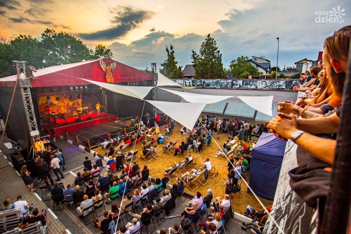 Fosa pełna kultury: Sztuka rzucania słowem