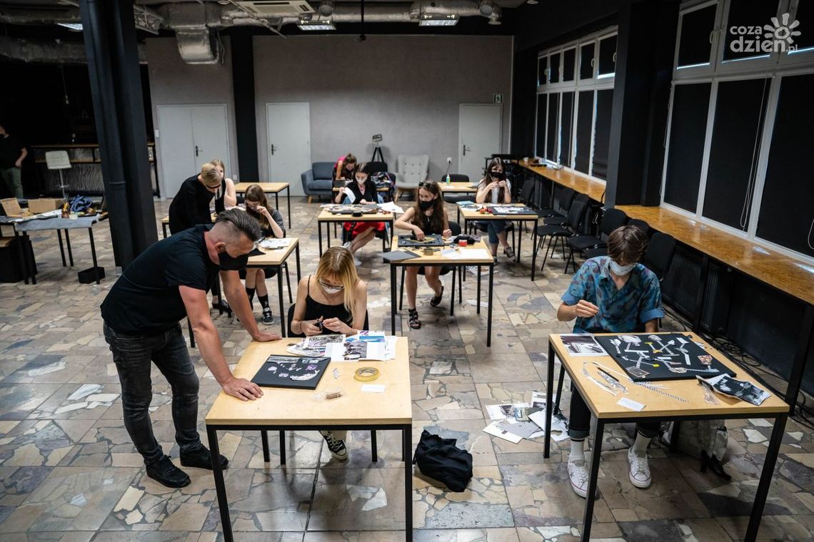 Fosa pełna kultury. Za nami czarna sobota Fosa pełna kultury. Za nami czarna sobota