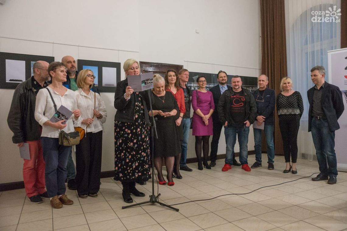 Fotograficzne „Zabawy (z) czasem”, wystawa fotografii w Resursie Obywatelskiej