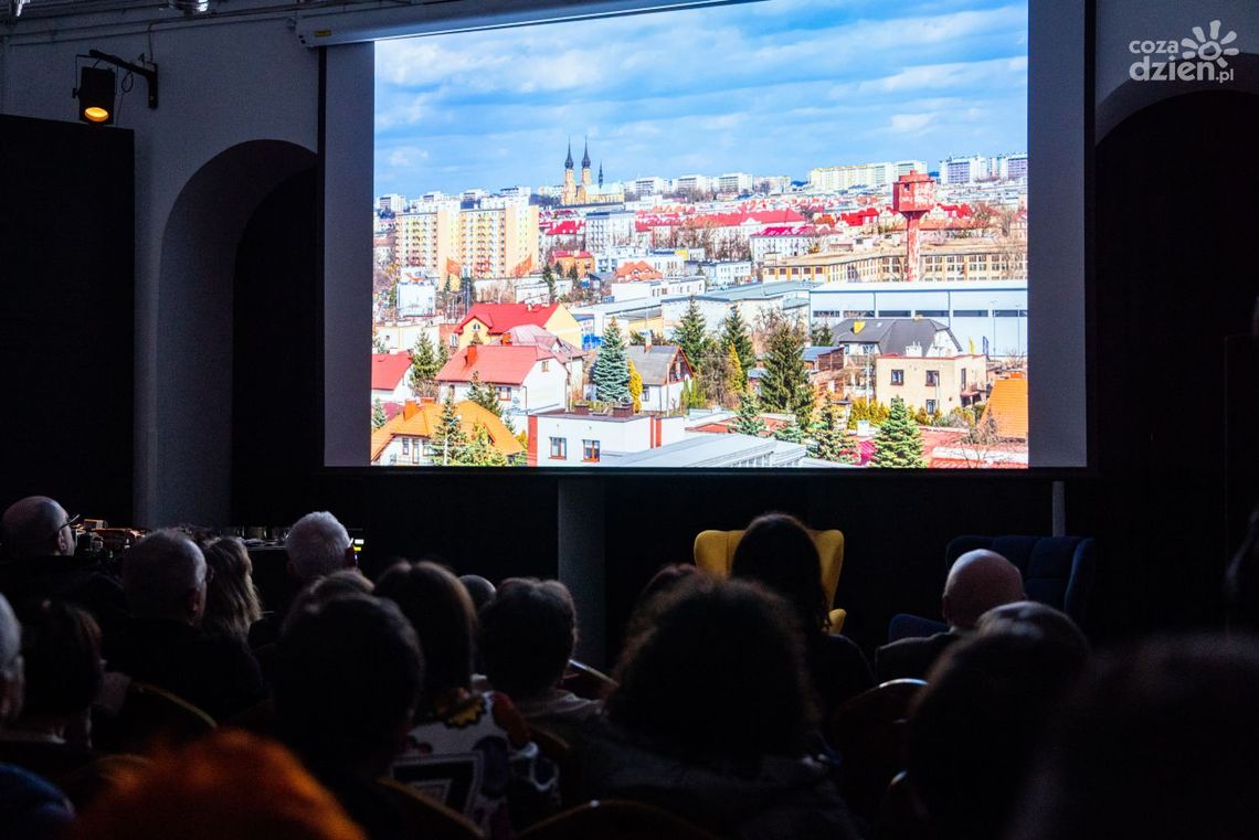 Fotograficzny miszmasz Szymona Wykroty