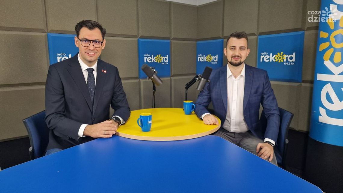 Frysztak: J. Kowalski kreował się na tego rozsądniejszego w PiS-ie. W ostatnim czasie za dużo przebywa chyba z M. Suskim i zamienił się z nim na mózgi Frysztak: J. Kowalski kreował się na tego rozsądniejszego w PiS-ie. W ostatnim czasie za dużo przebywa chyba z M. Suskim i zamienił się z nim na mózgi