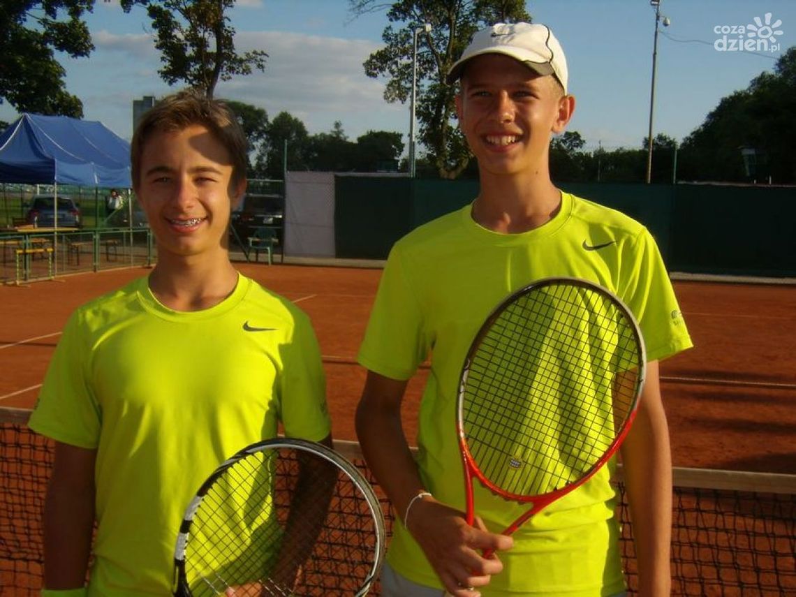 Fryze i Sadal na podium u siebie