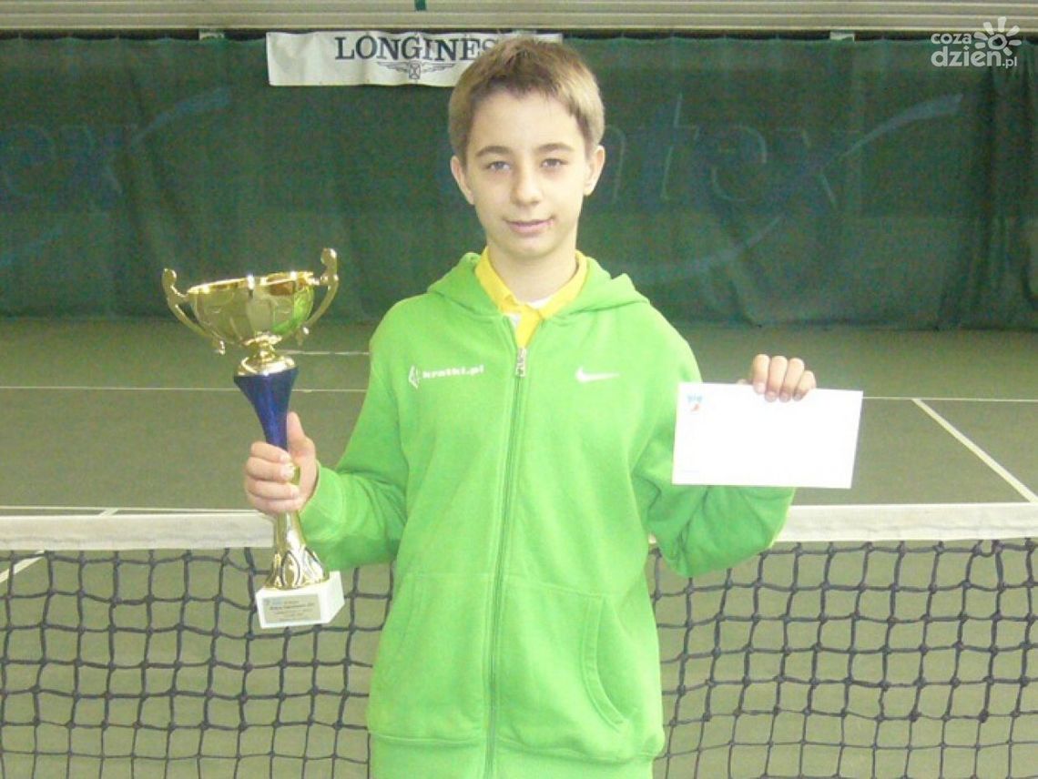 Fryze i Szymczuch zaliczyli dobre występy na kortach