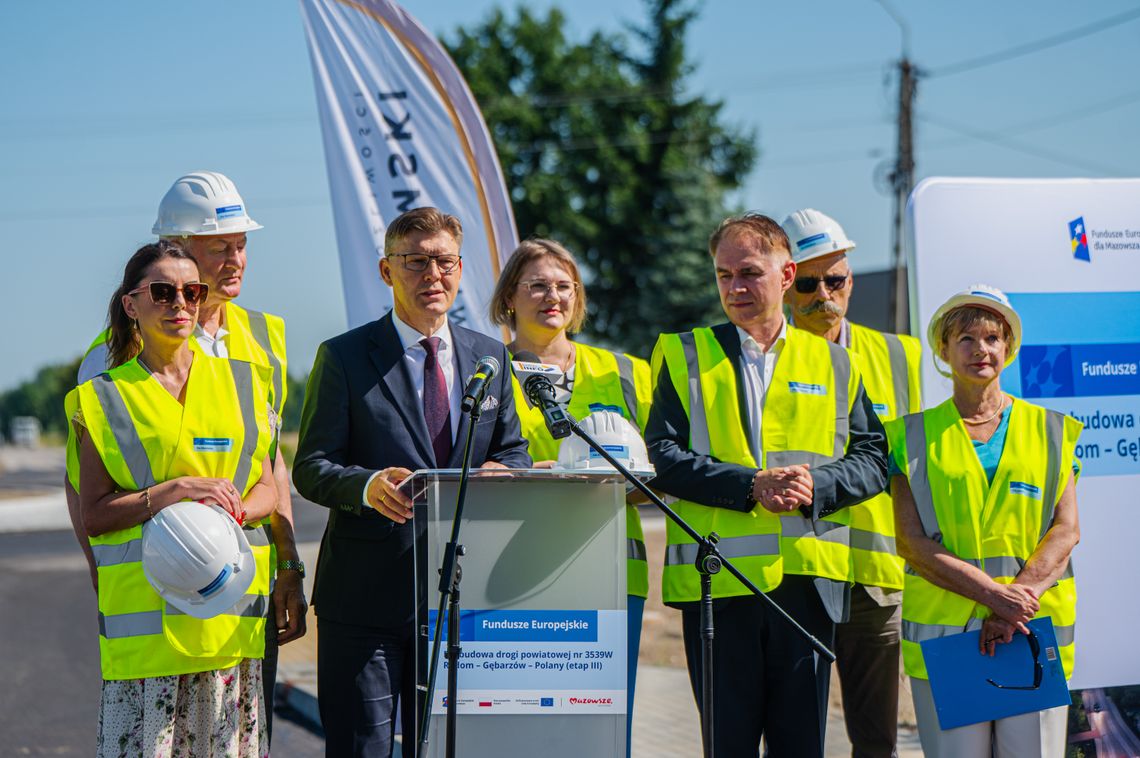 Fundusze Europejskie wspierają rozwój Powiatu Radomskiego. Trwa rozbudowa drogi powiatowej nr 3539W Radom - Gębarzów - Polany (III etap)