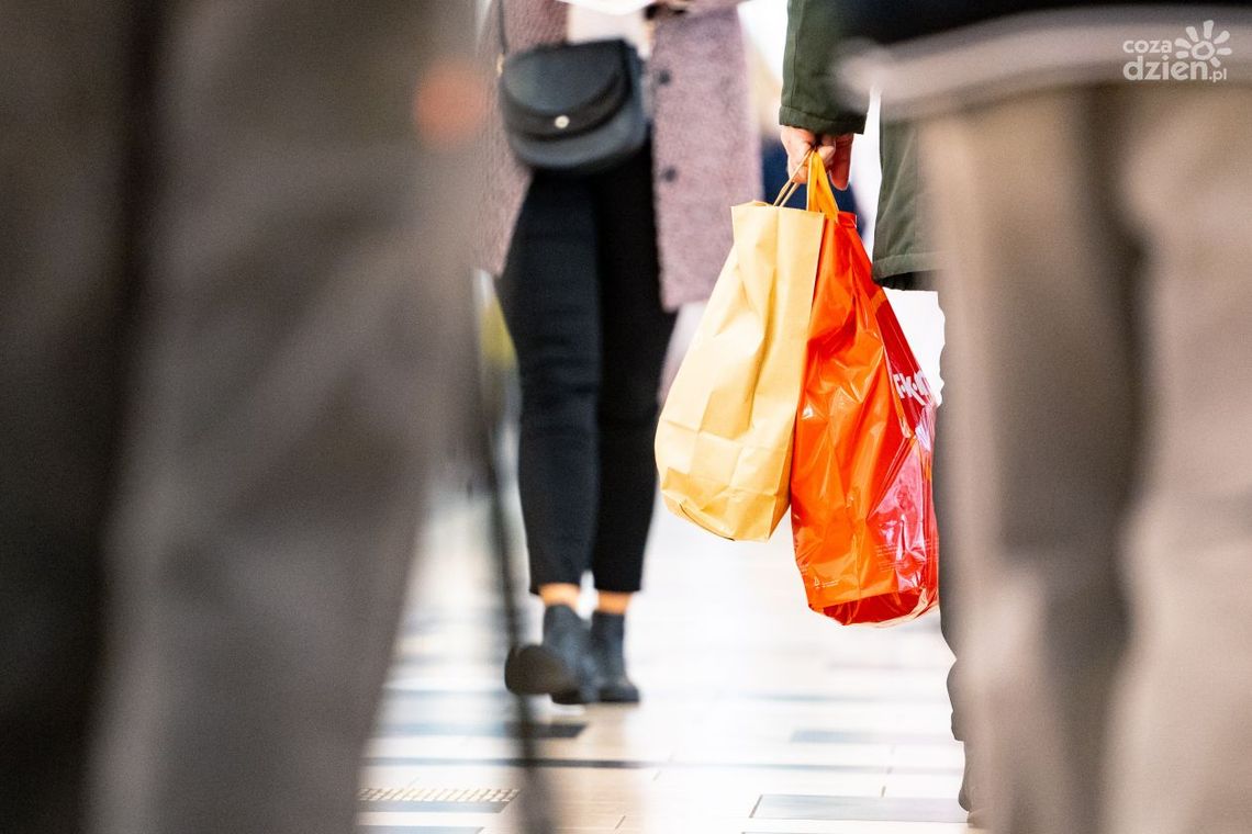 Galerie handlowe i muzea się otworzą. Godziny dla seniorów zniesione