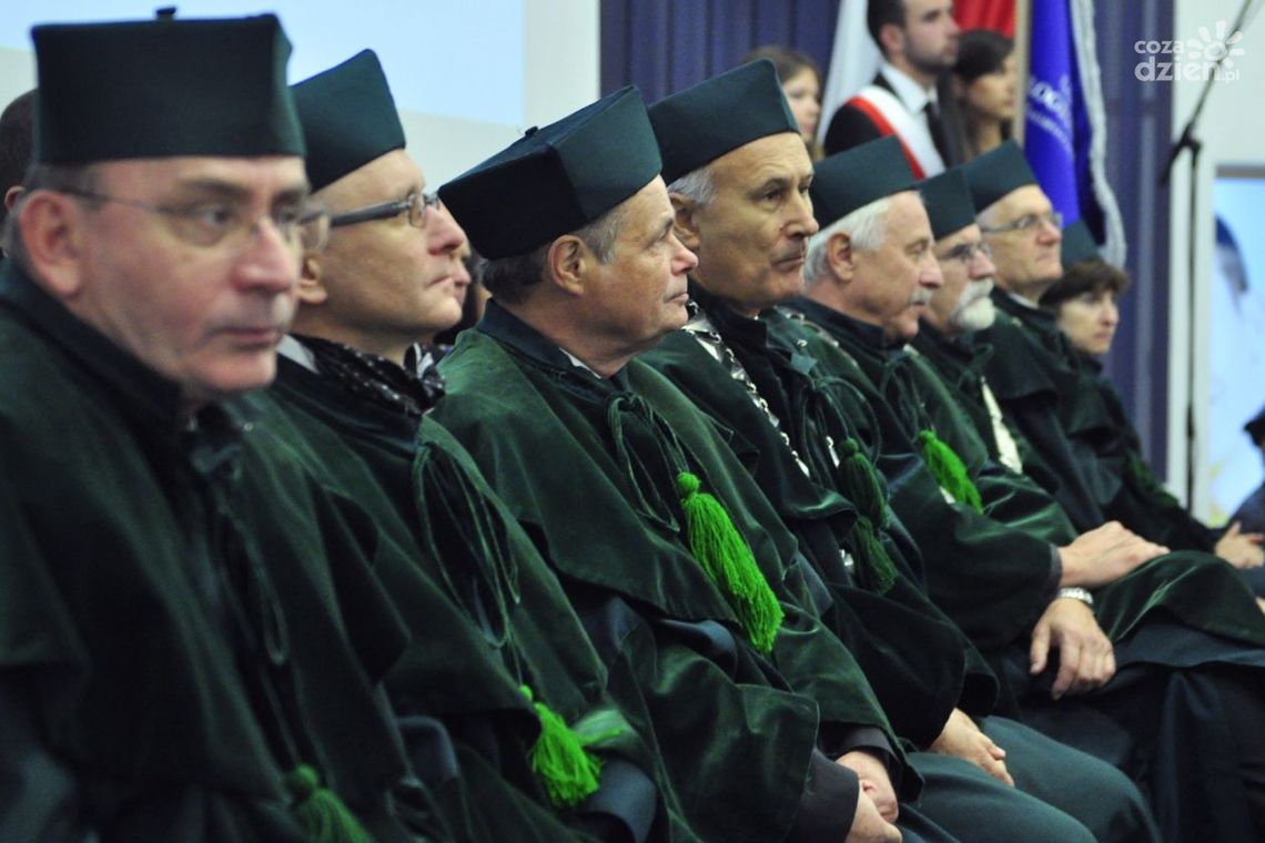 Gaudeamus na UTH bez długów i zwolnień