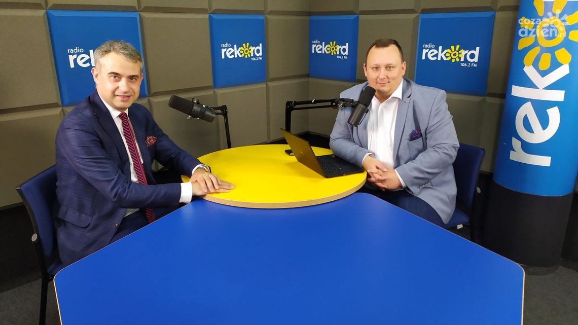 Gawkowski: Nie powstrzymamy uchodźców budując mur 