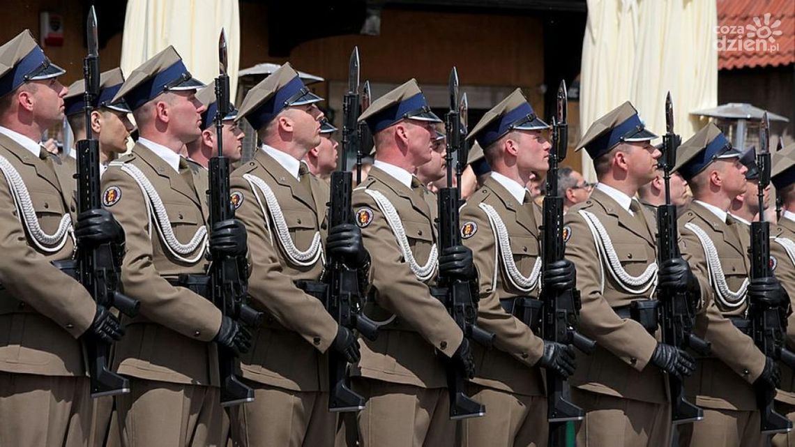 Gigantyczna dostawa z Fabryki Broni dla wojska