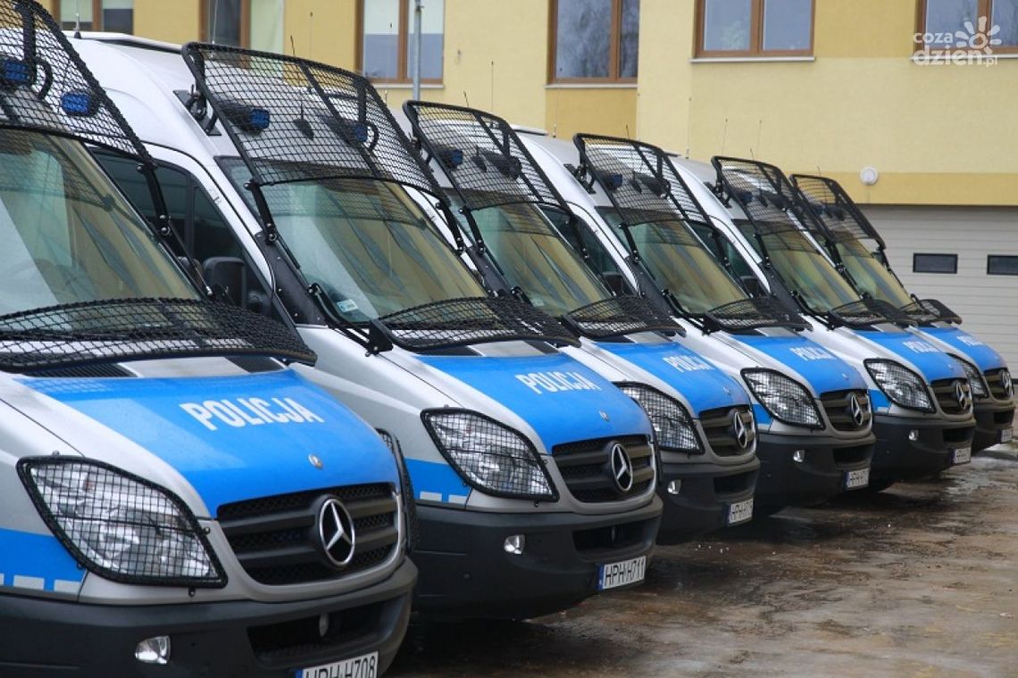 Głupota nie zna granic. Ukradli auto i pojechali na zakupy