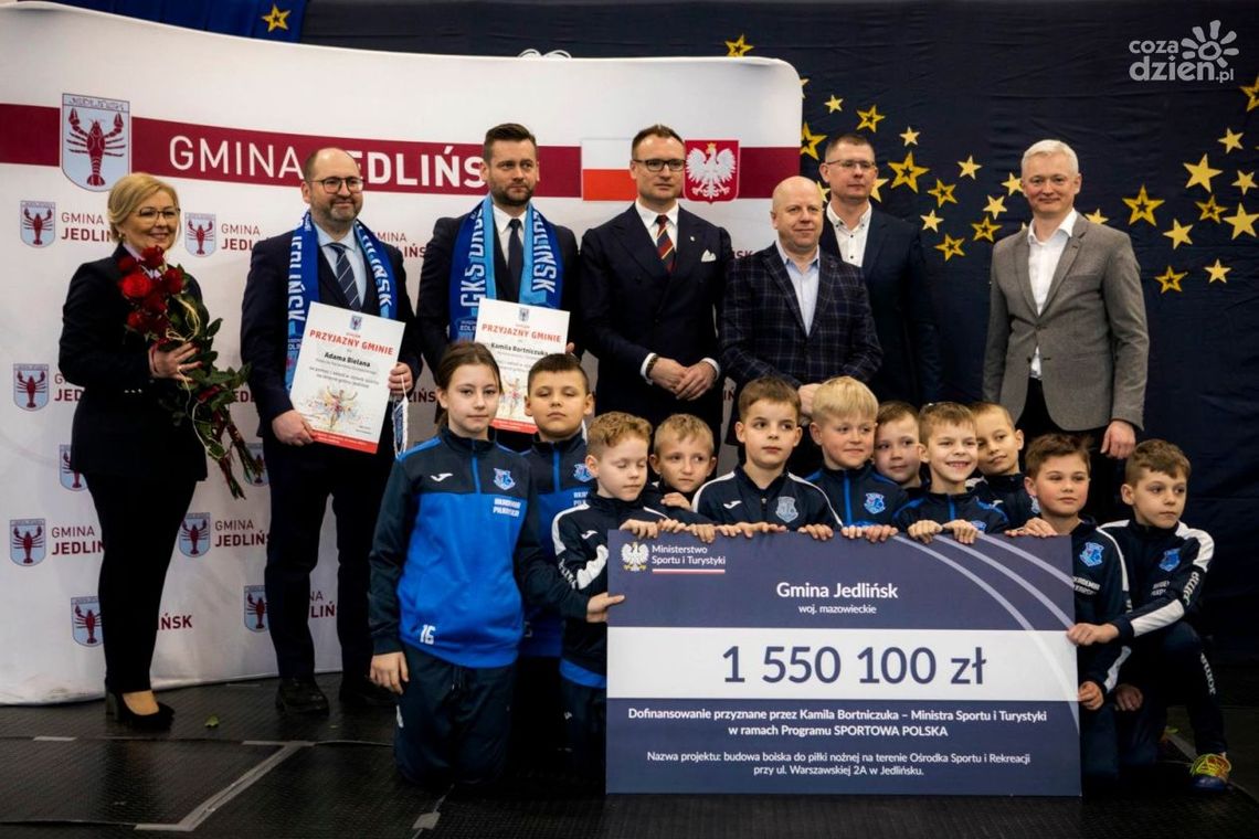 Gmina Jedlińsk z dofinansowaniem na budowę nowego boiska piłkarskiego