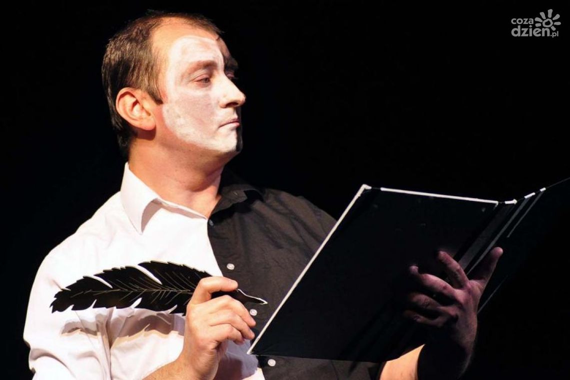 Gombrowiczowski "Wieczór w Resursie"